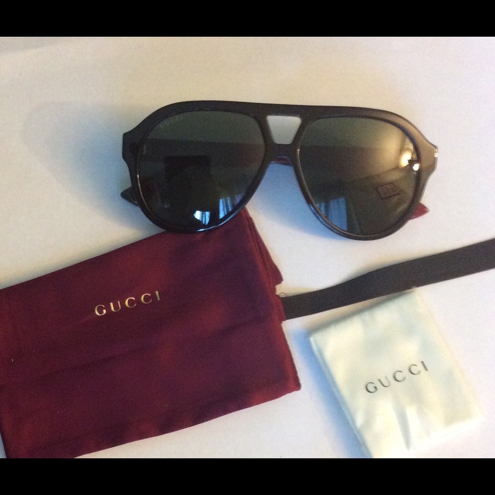 Authentic Gucci Aviator Sunglasses and Velvet Case - Picture 3 of 12